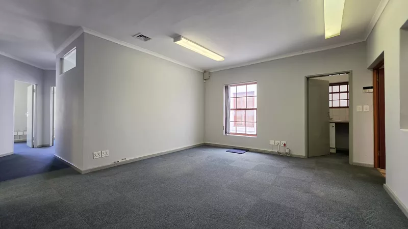 219 m² Office for sale in Bellville, Old Dutch Square (photo 11)