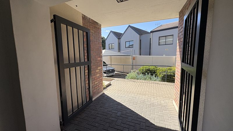 162 m² Office to let in Tyger Valley, Amber Place (photo 4)