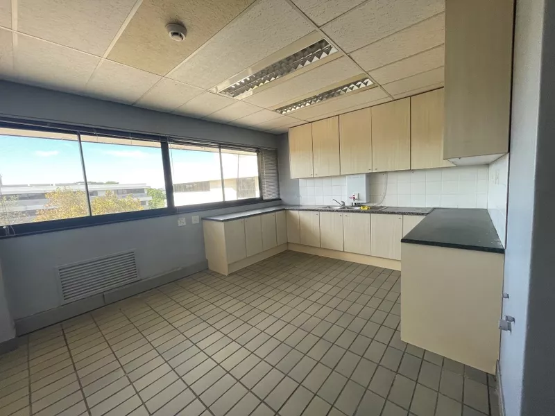 797 m² Office to let in Pinelands, Golf Park (photo 19)