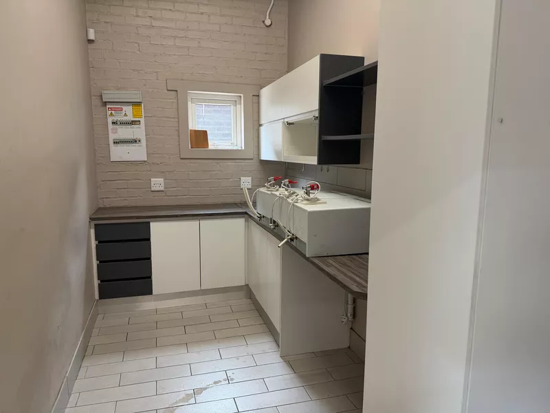 250 m² Office to let in Blackheath, Kwela Park Unit 4 Showroom (photo 17)