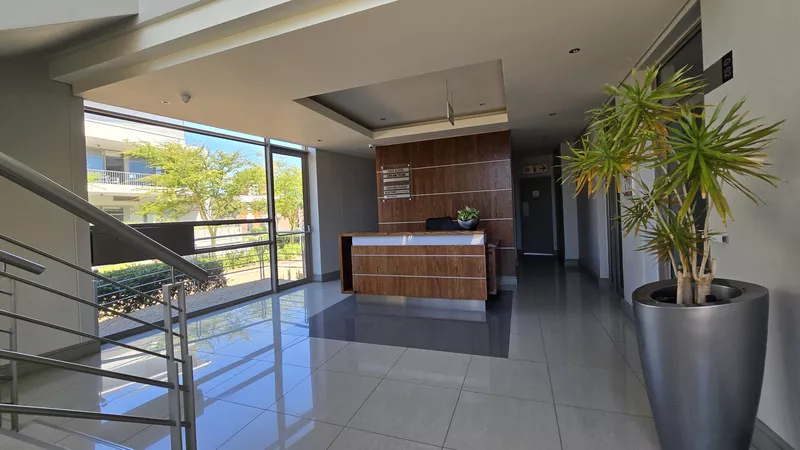 124 m² Office to let in Century City, Eaton House (photo 5)