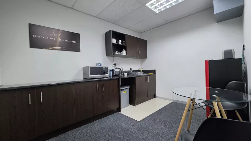 186 m² Office to let in Central Park, The Pavilion (photo 18)
