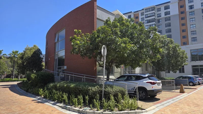 124 m² Office to let in Century City, Eaton House (photo 2)