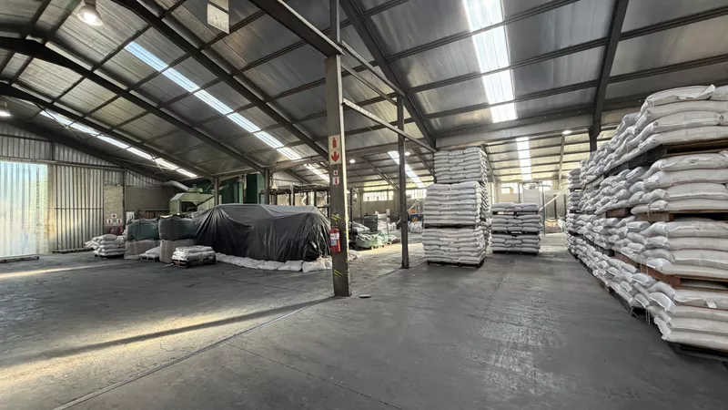 2 574 m² Industrial to let in Okavango Park, Falcon Close, Okavango Park (photo 31)