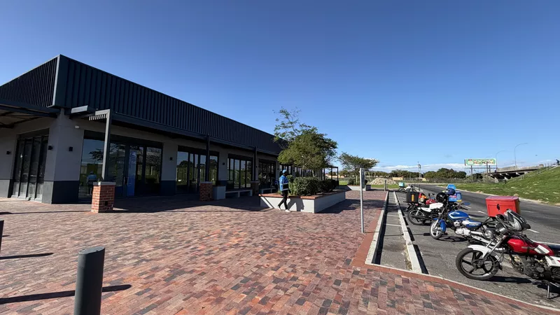 800 m² Retail property to let in Brackenfell, Brackenfell Shopping Centre (photo 25)
