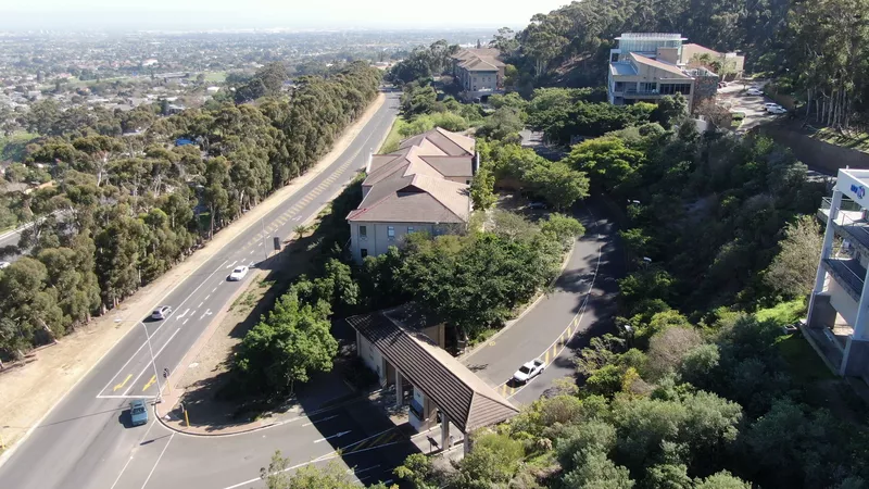 967 m² Office to let in Tygerberg Office Park, Drakenzicht - Tygerberg Park (photo 8)