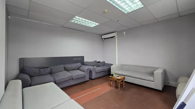 585 m² Office to let in Colosseum (photo 30)
