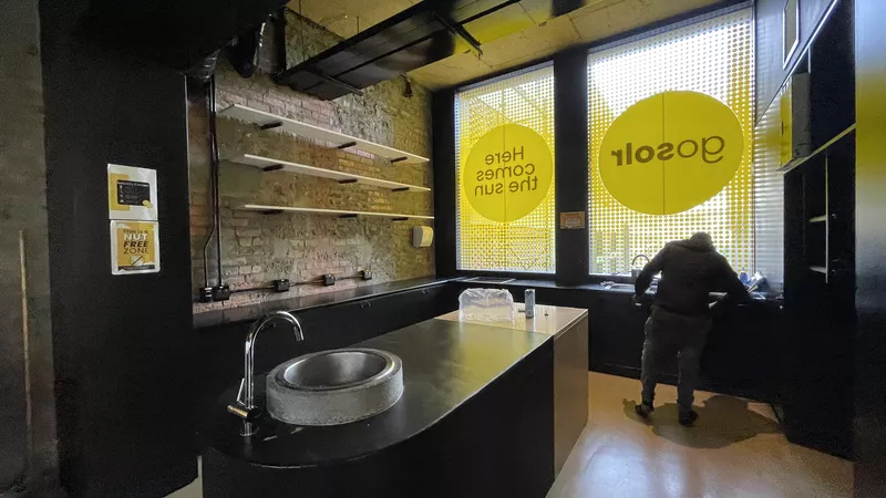 815 m² Office to let in Woodstock, Tramways (photo 13)