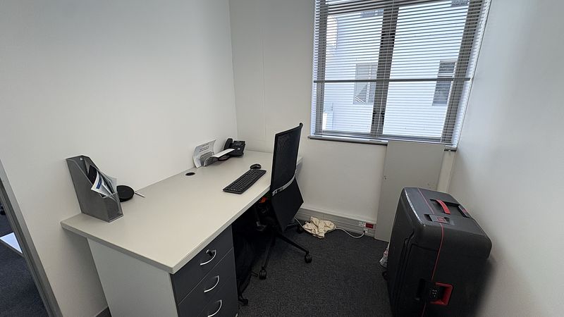 124 m² Office to let in Century City, Eaton House (photo 28)