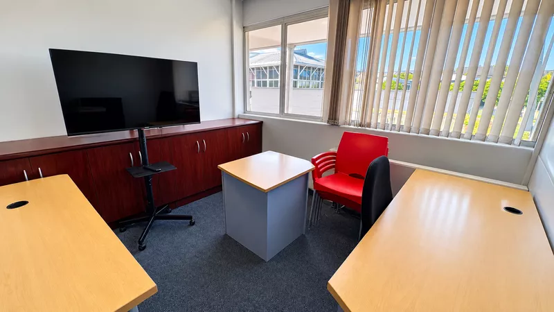 141 m² Office to let in High Street Village, 3 High Street - High Street Village (photo 18)