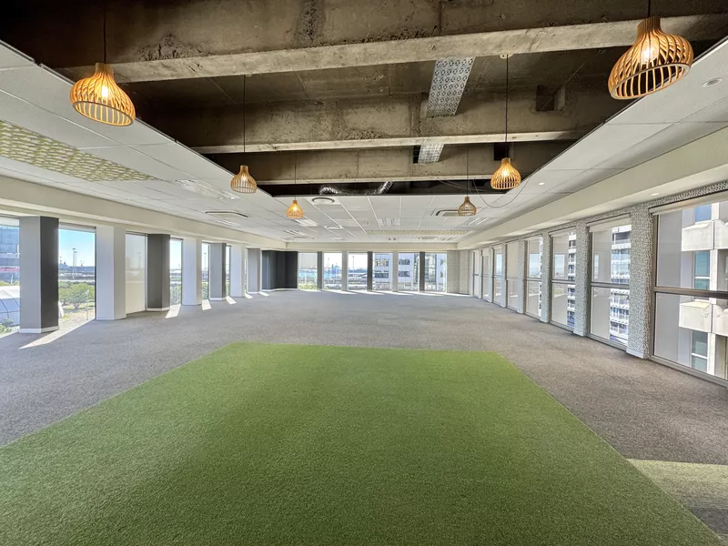 767 m² Office to let in Cape Town City Centre/CBD, Thomas Pattullo (photo 3)