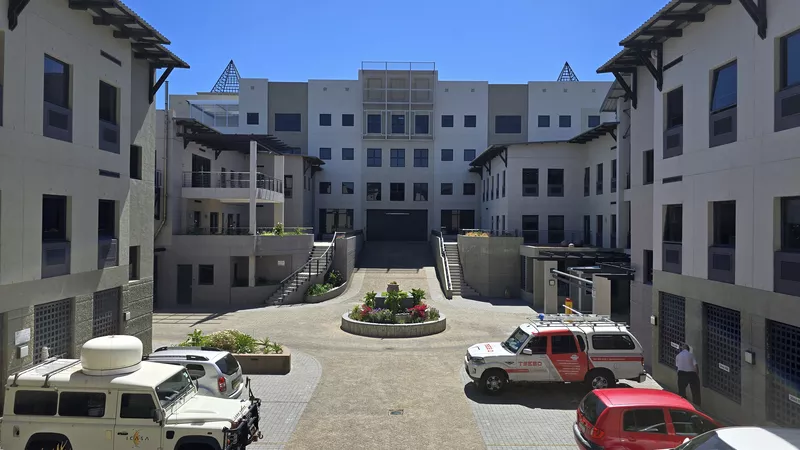 222 m² Office to let in Century Square, Knowledge Park 3 (photo 13)
