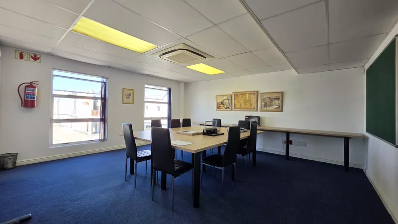 647 m² Office to let in Century City, 5 Edison Way - Century Gate (photo 46)
