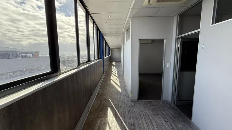 2 300 m² Office to let in Observatory, Deneb House (photo 56)