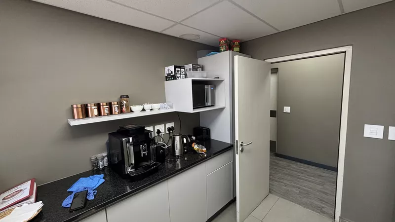450 m² Office to let in Kraaifontein Industria, 28 Karee Road Offices (photo 10)