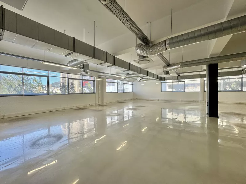 604 m² Office to let in Cape Town City Centre/CBD, 33 Martin Hammerschlag (photo 2)