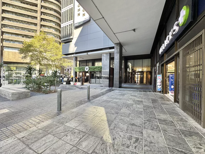 799 m² Office to let in Cape Town City Centre/CBD, 2 Long Street (photo 1)