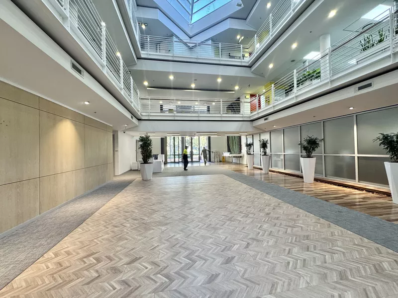 260 m² Office to let in Waterfront, Merchant House (photo 13)