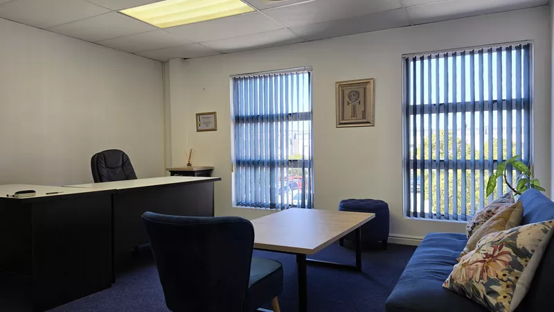 647 m² Office to let in Century City, 5 Edison Way - Century Gate (photo 49)
