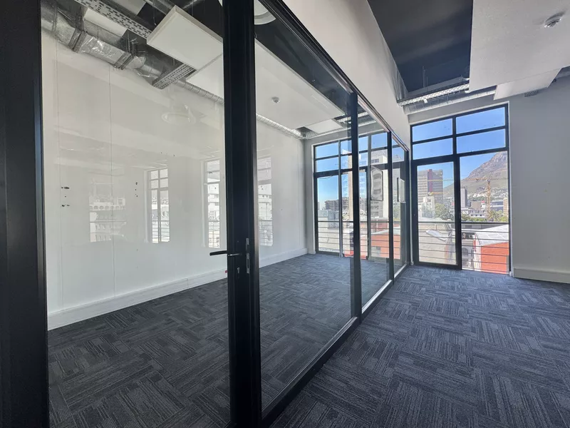 215 m² Office to let in Cape Town City Centre/CBD, 172 Long Street (photo 10)