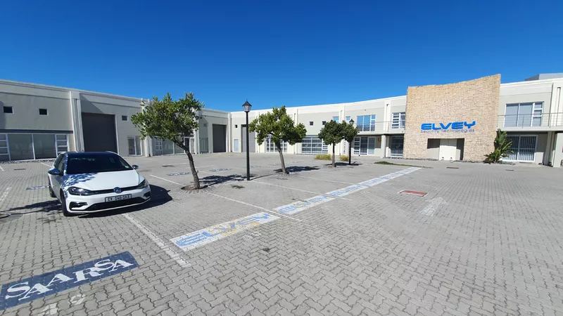 647 m² Office to let in Century City, 5 Edison Way - Century Gate (photo 5)