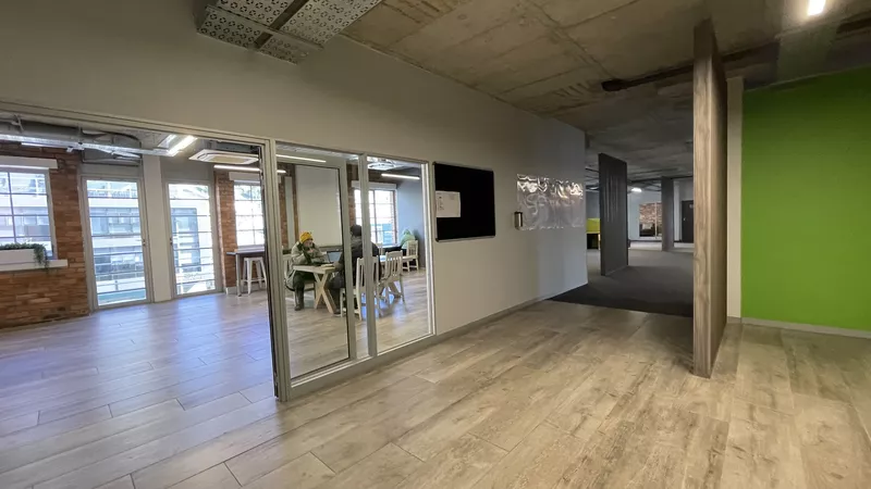 1 211 m² Office to let in De Waterkant, Sovereign Quay (photo 7)