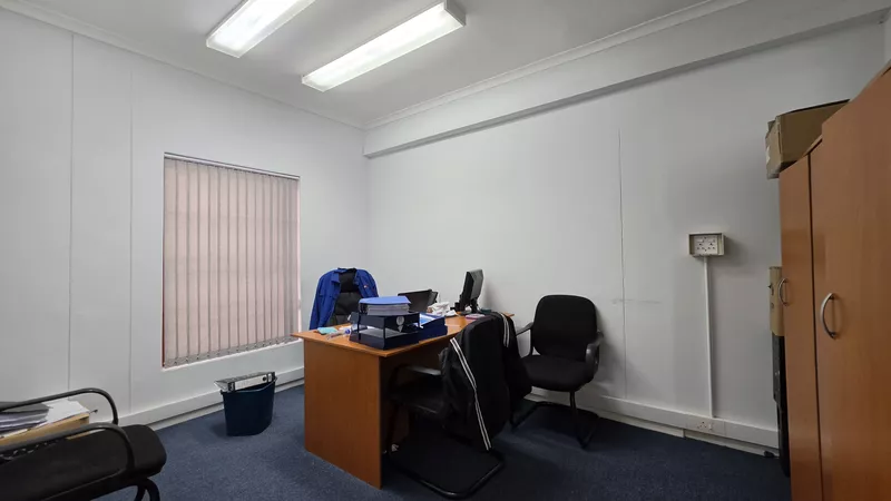 210 m² Office for sale in Bellville, Old Dutch Square (photo 20)