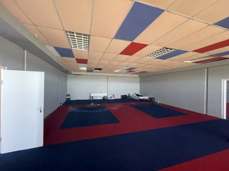 1 000 m² Industrial for sale in Ottery, Furnicraft (photo 3)