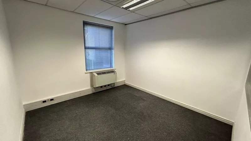 355 m² Office to let in Mowbray, River Park (photo 12)