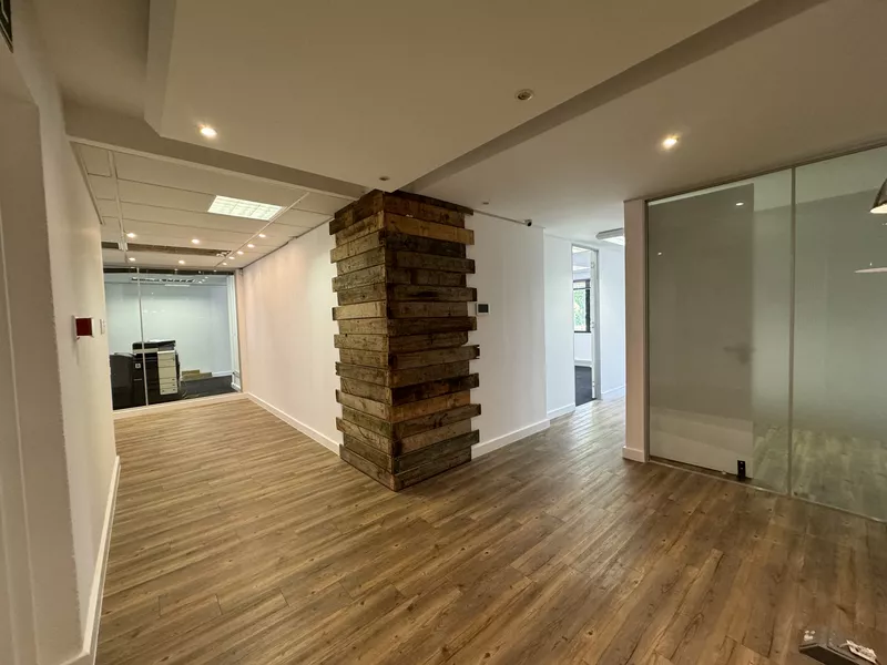 1 950 m² Office for sale in Tyger Valley, Biella Building (photo 5)