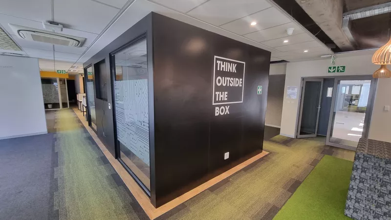 767 m² Office to let in Cape Town City Centre/CBD, Thomas Pattullo (photo 6)