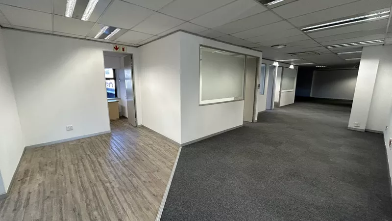 355 m² Office to let in Mowbray, River Park (photo 7)
