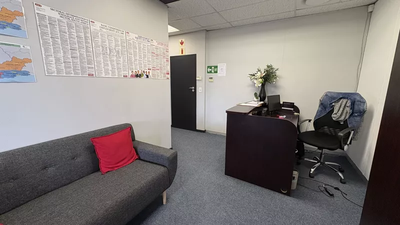141 m² Office to let in High Street Village, 3 High Street - High Street Village (photo 21)