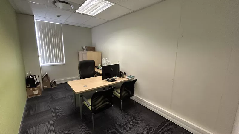 303 m² Office to let in Claremont, Grove Exchange (photo 10)