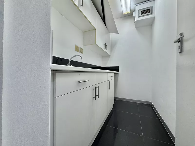 974 m² Office to let in Cape Town City Centre/CBD, 14 Long Street (photo 19)