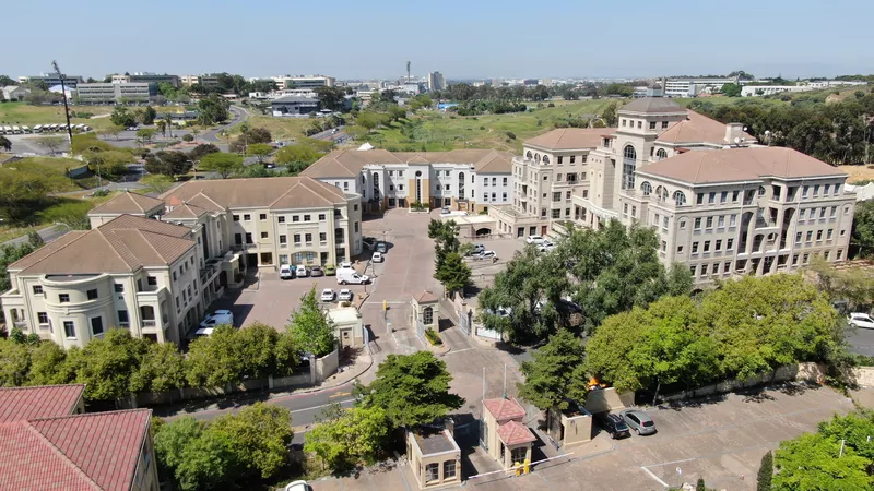 684 m² Office to let in South Gate Office Park, Waterside Place (photo 6)