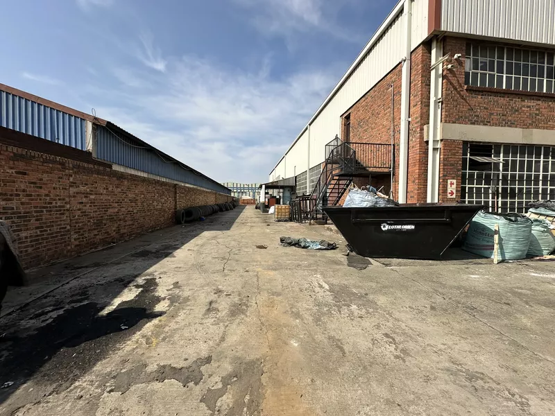 2 563 m² Property to let in Gauteng, 6 Beryllium Rd, Alrode, Warehouse (photo 3)