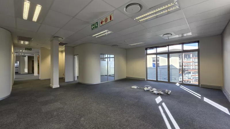 273 m² Office to let in Century City, Grosvenor Square - Block D (photo 18)