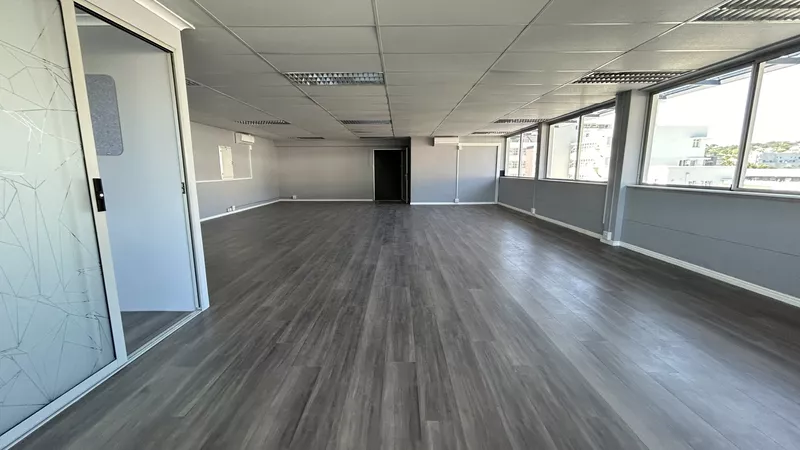 132 m² Office to let in Claremont, Buchanan Chambers (photo 10)