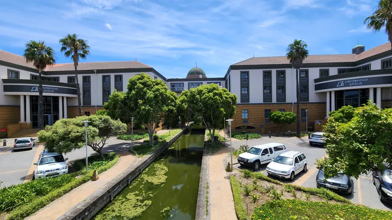 2 348 m² Office to let in Waterford Place Office Park, Centennial Place - West Block (photo 3)