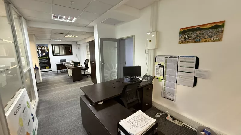 105 m² Office to let in Claremont, Montclare Place (photo 5)