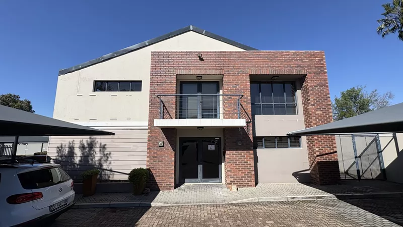 360 m² Property to let in Tyger Valley, Amber Place (photo 2)