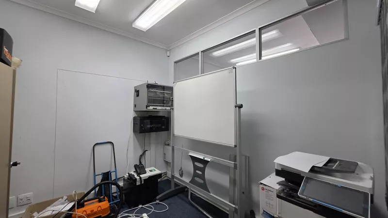 210 m² Office for sale in Bellville, Old Dutch Square (photo 25)