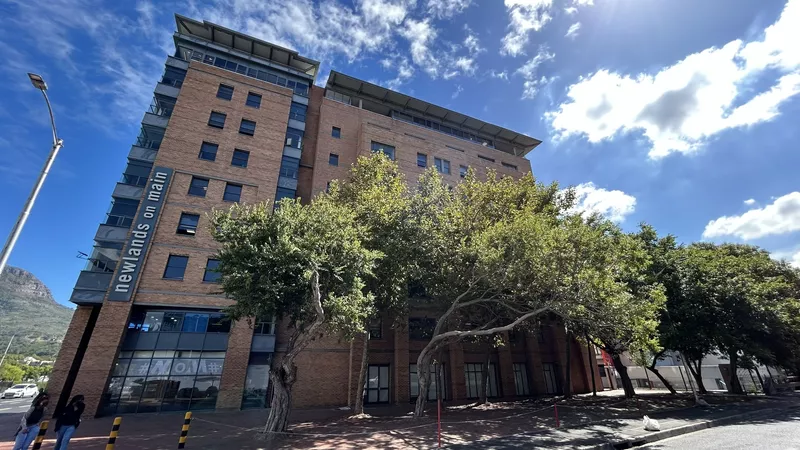 409 m² Office to let in Newlands, Newlands On Main (photo 4)