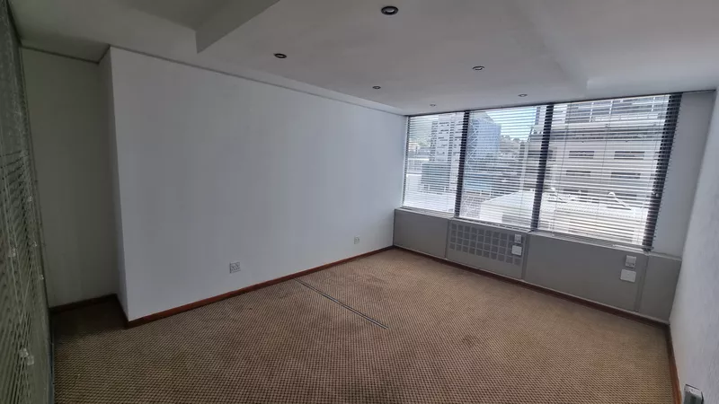 243 m² Office to let in Cape Town City Centre/CBD, 2 Long Street (photo 18)