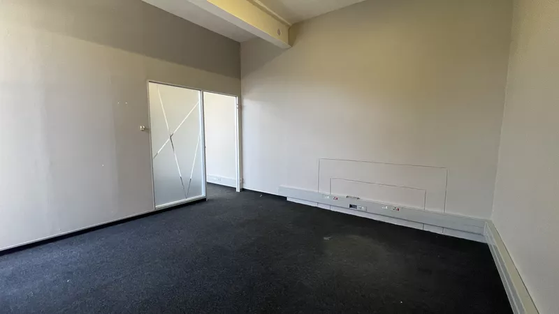 343 m² Office to let in Salt River, Upper East Side (photo 17)