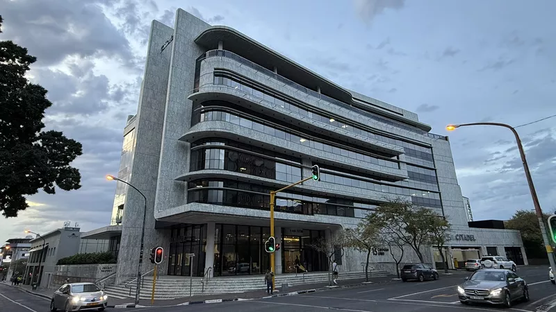 503 m² Office to let in Claremont, The Citadel (photo 1)