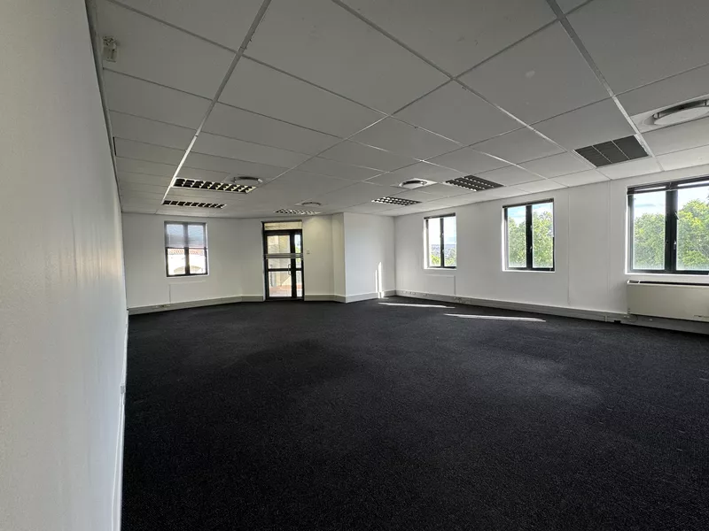 1 950 m² Office for sale in Tyger Valley, Biella Building (photo 12)