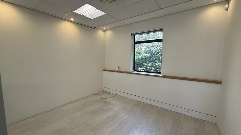 415 m² Office to let in Newlands, Slade House, Boundary Terraces (photo 9)