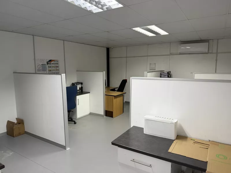 547 m² Industrial to let in Brackenfell, 3 on London, Brackengate Business Park (photo 9)